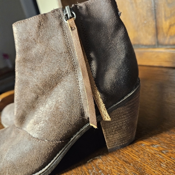 DV Dolce Vita Women's size 8.5 brown leather blocked Heel zip up ankle bootie. - Picture 6 of 13